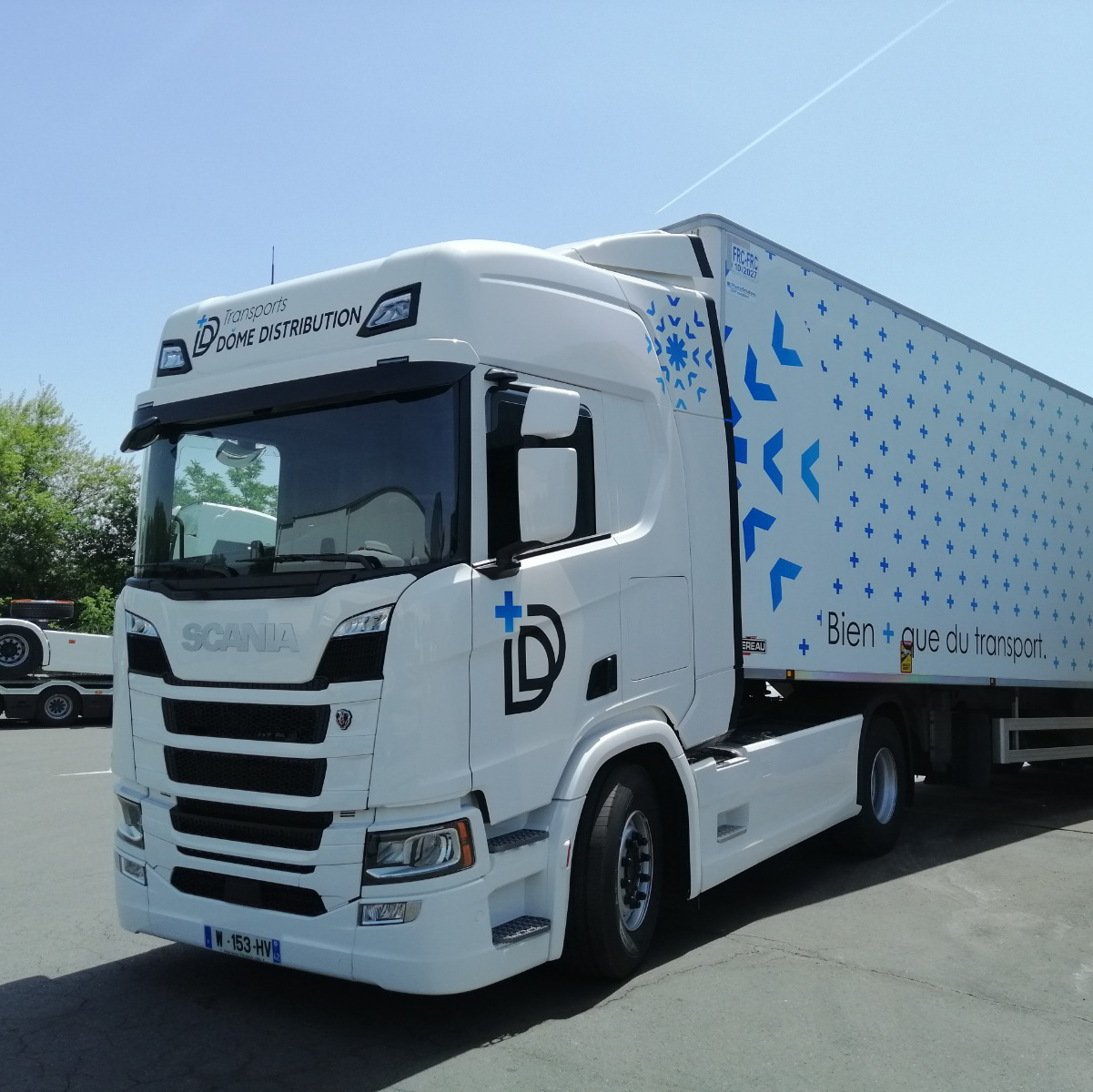 camion transports dome distrbution cournon auvergne