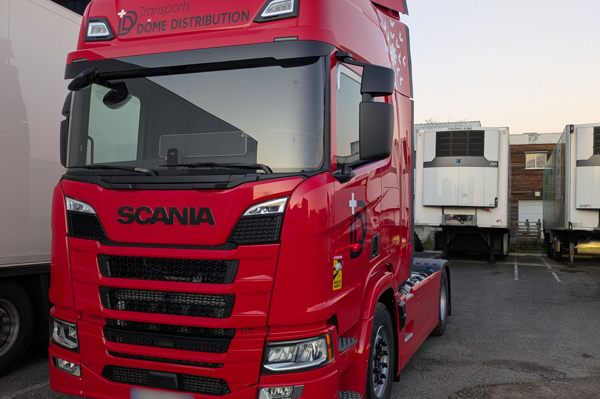 Transport Dome Distribution nouveau tracteur Scania R500 Rouge