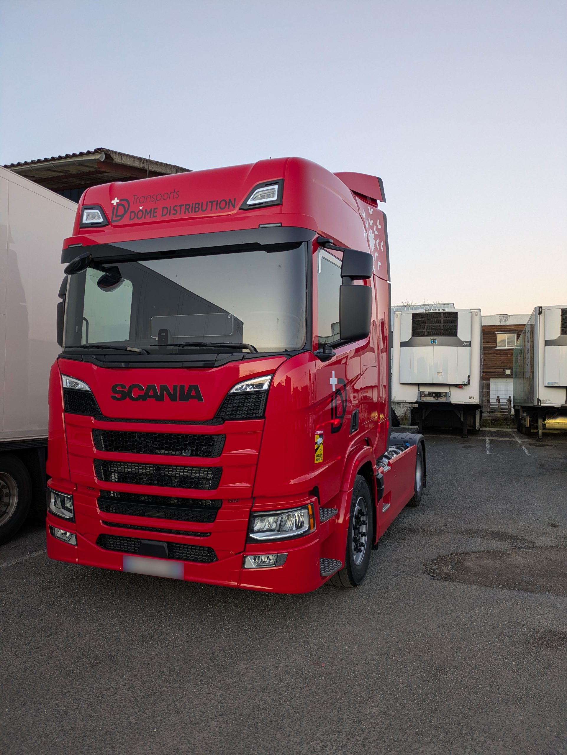 Transport Dome Distribution nouveau tracteur Scania R500 Rouge