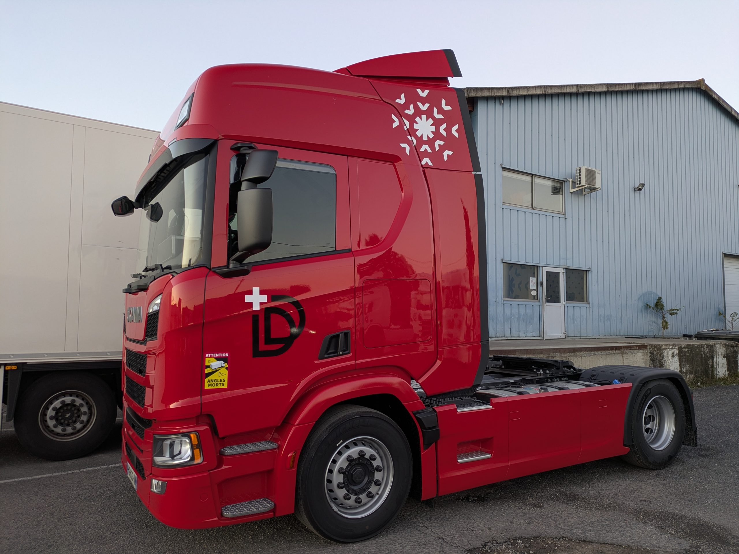 Transport Dome Distribution nouveau tracteur Scania R500 Rouge
