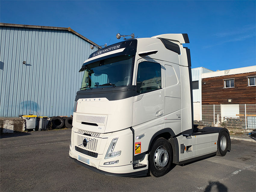 Transport Dome Distribution Volvo FH aero 500